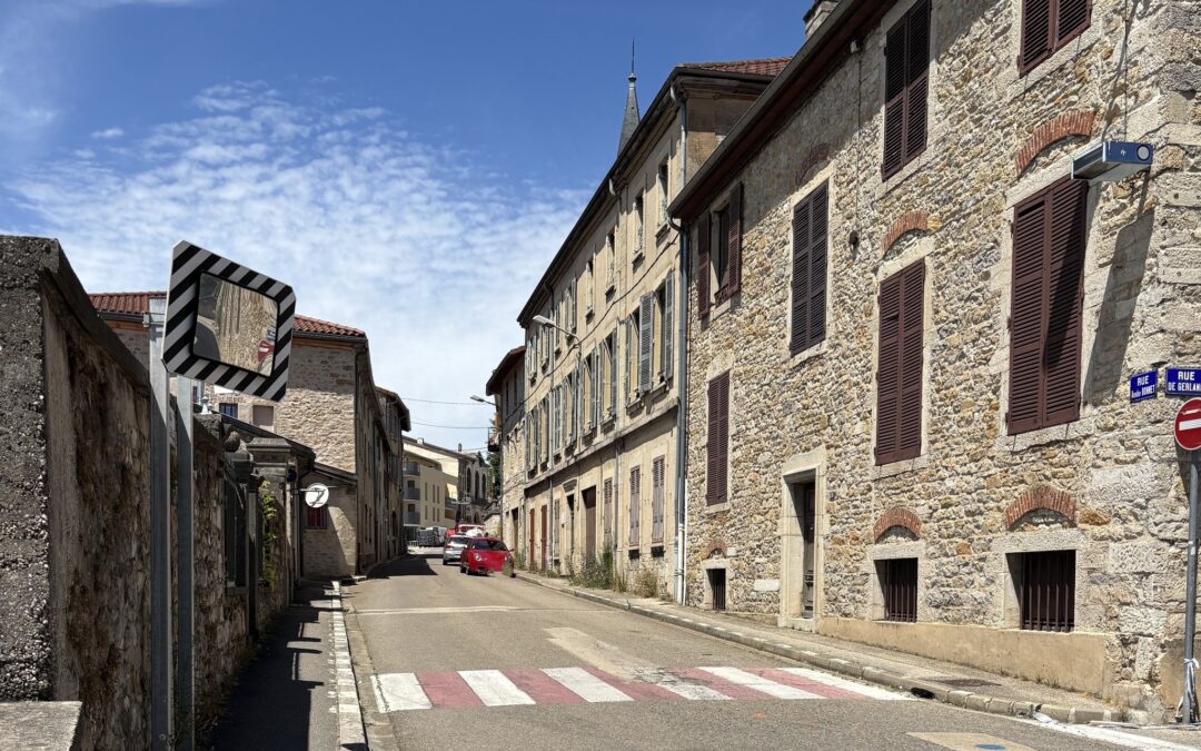 Fin août 2025, la rue Amédée Bonnet ouvre de nouveau à la circulation.